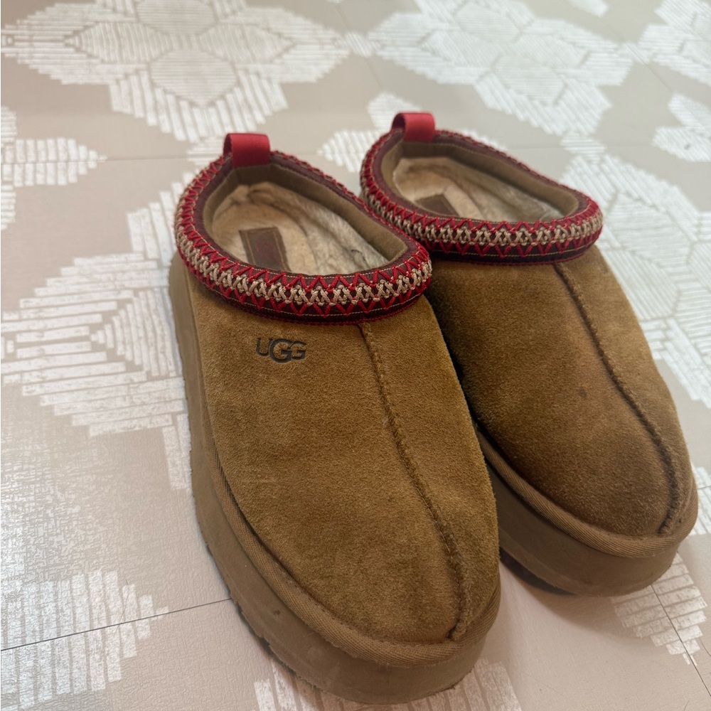 UGG Tazz Women’s 8 in Chesnut